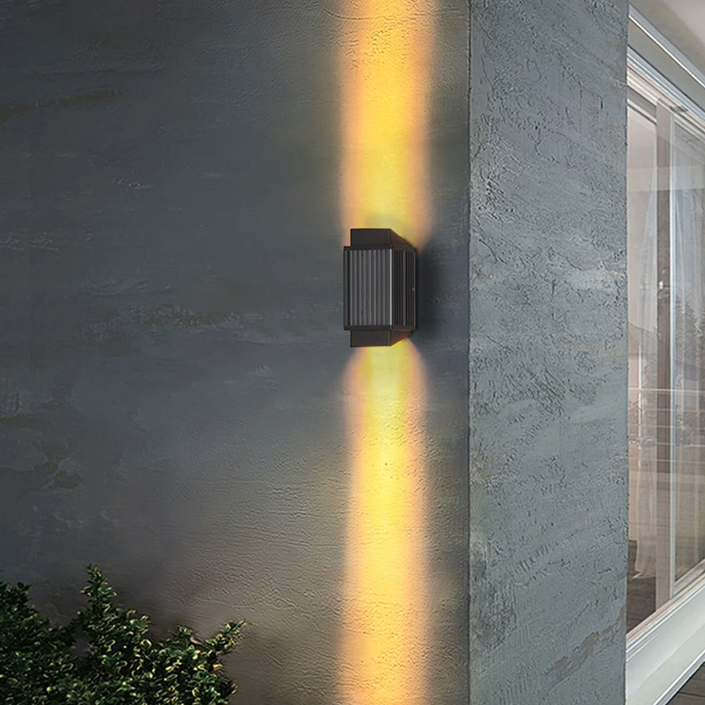 Ray Collection | Modern Outdoor Wall Lamp with IP65 Rating | Durable Metal & Acrylic Design for Stylish Illumination 2