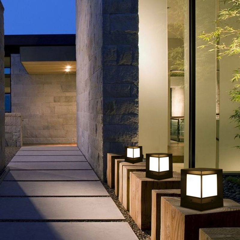 Elegant Solar Outdoor Lamp | Modern Metal Design with Motion Sensor for Enhanced Security in Gardens and Pathways 3