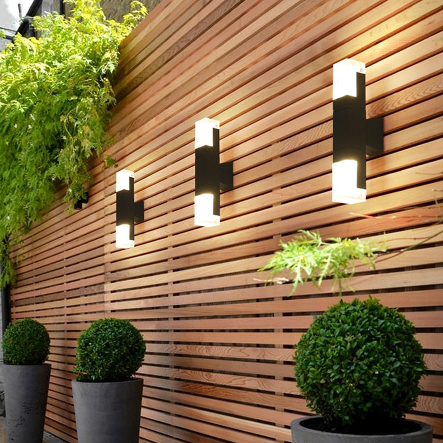 Ray Collection | Modern Outdoor Wall Lamp with IP65 Rating | Durable Metal & Acrylic Design for Garden Illumination 10