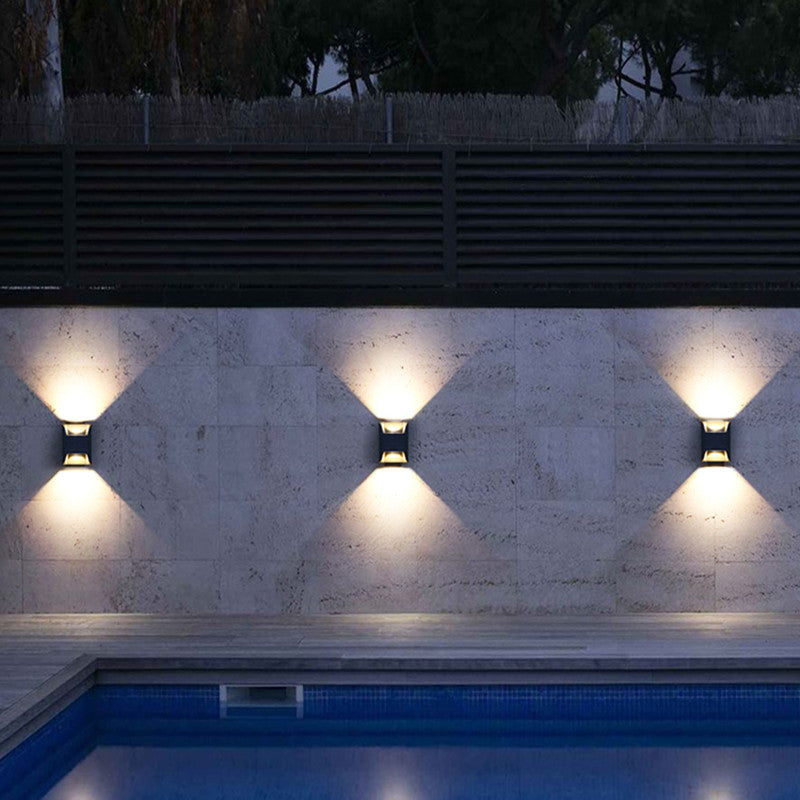 Ray Collection | Modern Outdoor Wall Lamp with IP65 Rating | Sleek Metal Design for Cozy Illumination 3