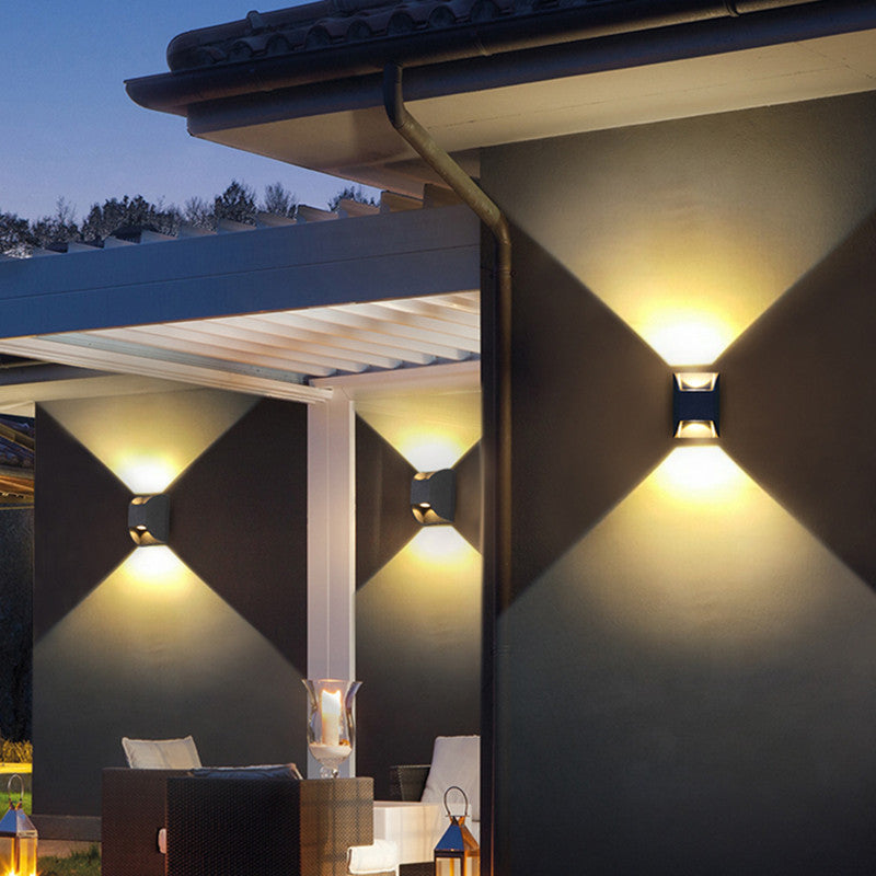 Ray Collection | Modern Outdoor Wall Lamp with IP65 Rating | Sleek Metal Design for Cozy Illumination 4