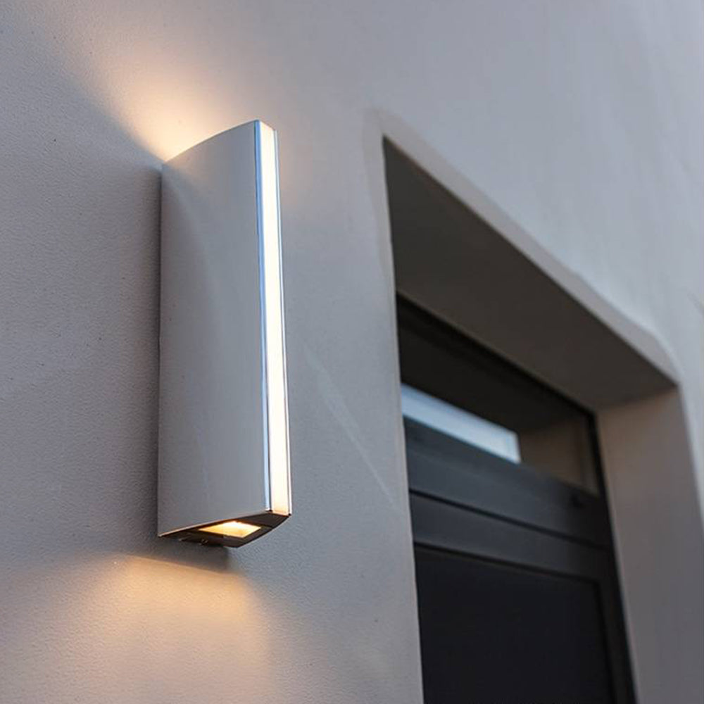 Ray Collection | Outdoor Wall Lantern with Warm Light | Modern Metal and Glass Design for Outdoor Spaces 4